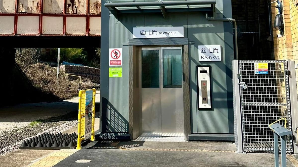 New accessible lift now open at Daisy Hill railway station