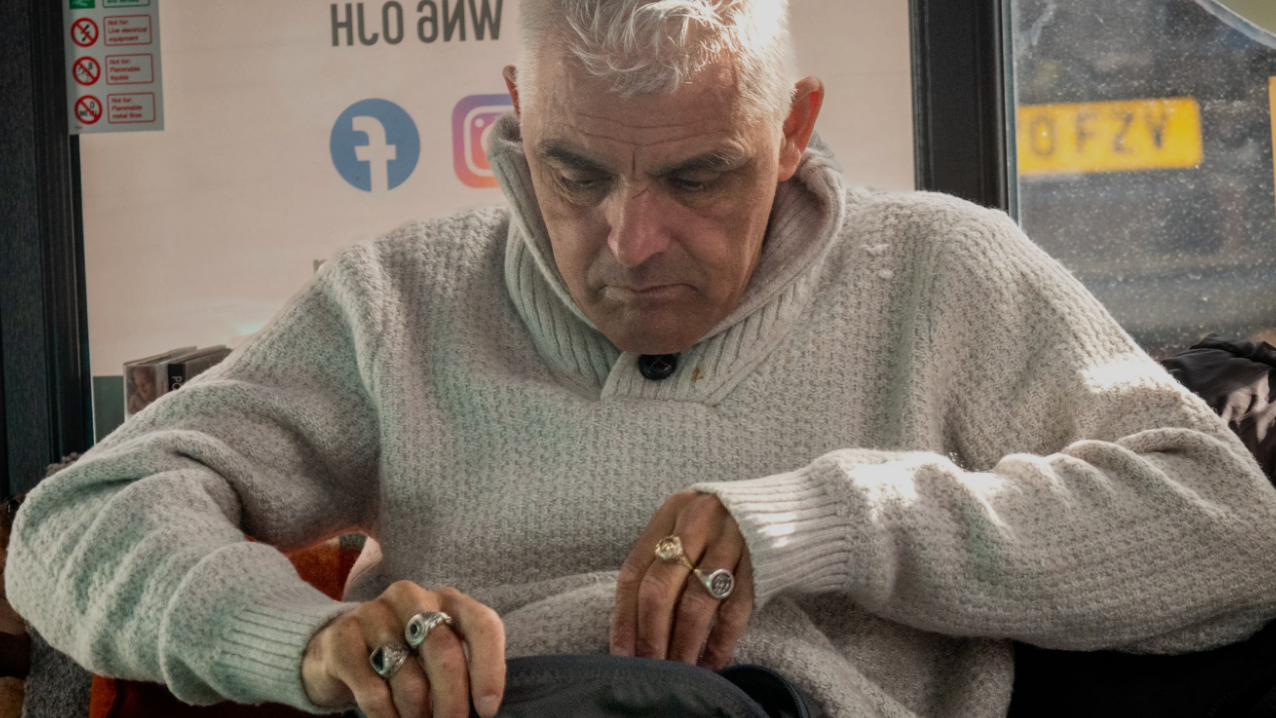 Fighting loneliness through cups of tea and conversation