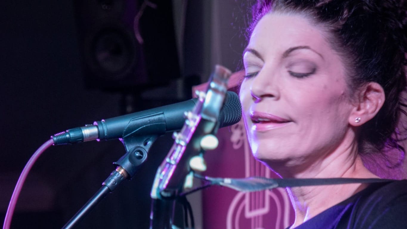 Folk favourite Edwina Hayes